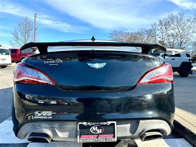 $11491 : 2016 Genesis Coupe 2dr 3.8L A image 5