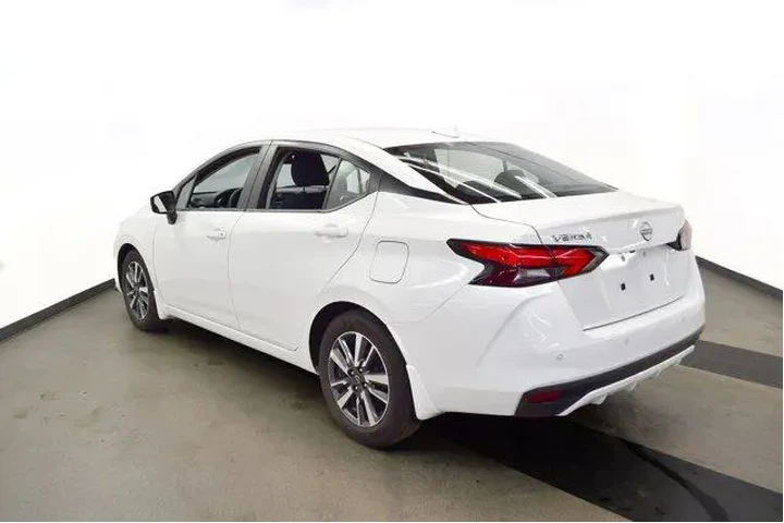 $17994 : Nissan Versa 2025 SV 4dr Sed image 5