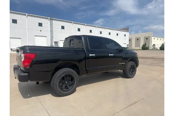$29750 : Nissan Titan 2021 4x4 SV 4dr image 5