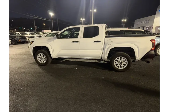 $31950 : Toyota Tacoma 2024 4x2 SR 4d image 4