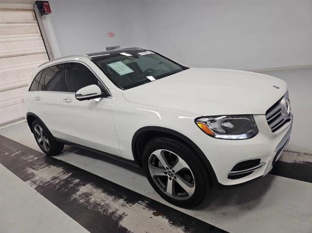 $18995 : 2018 Mercedes-Benz GLC GLC 30 image 2