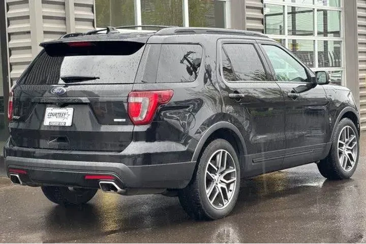 $15896 : Ford Explorer 2016 AWD Sport image 4