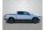 $30955 : Nissan Titan 2021 4x4 Platin thumbnail