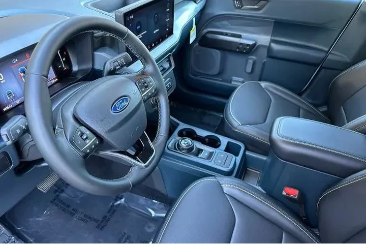 $33297 : Ford Maverick 2025 AWD Lobo image 4