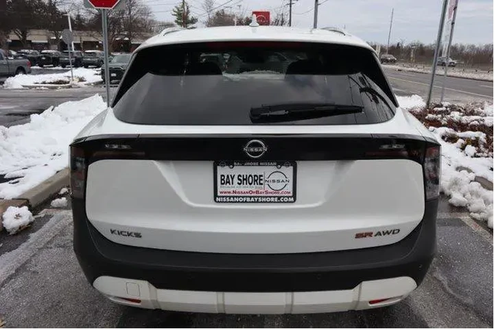 $21246 : Nissan Kicks 2025 AWD SR 4dr image 5