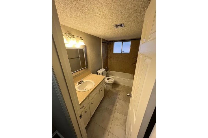 $1100 : Spring Tx Renta - Listo image 9