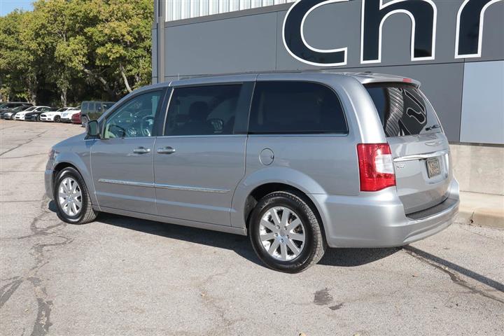 $11949 : 2016 Town & Country Touring image 6