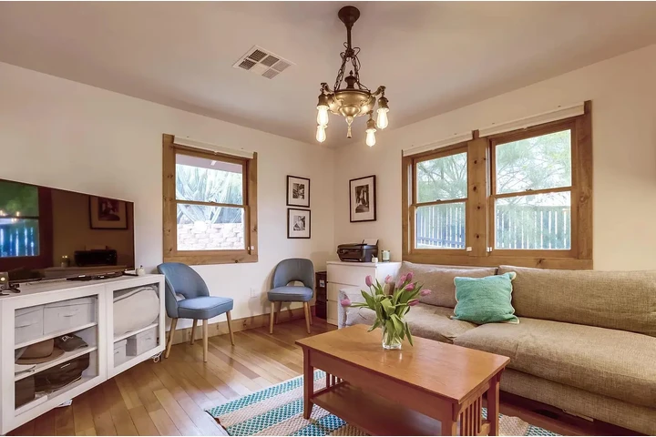 $1000 : beautiful hardwood floors home image 3