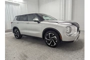 $25997 : Mitsubishi Outlander 2023 AW thumbnail