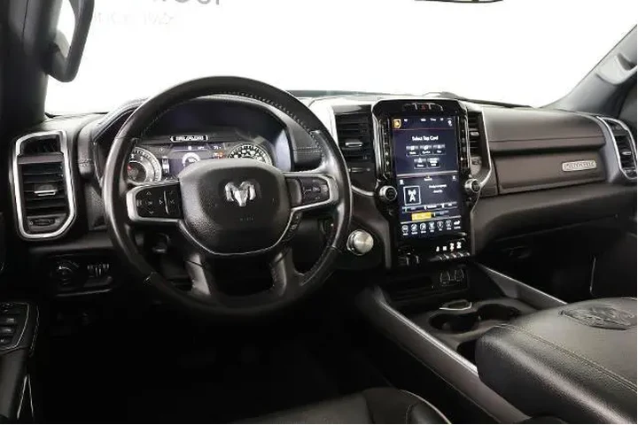 $33835 : Ram 1500 2021 4x4 Laramie 4d image 2