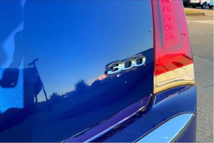 $12225 : Chrysler 300 2019 Touring 4d image 9