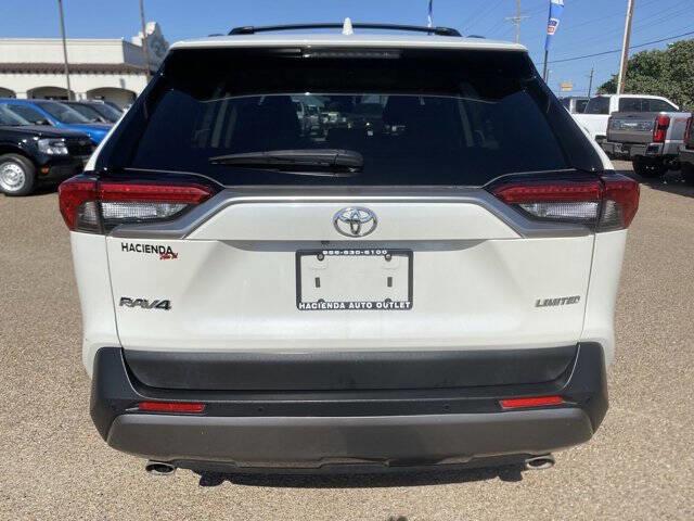 $27988 : 2019 RAV4 Limited image 4