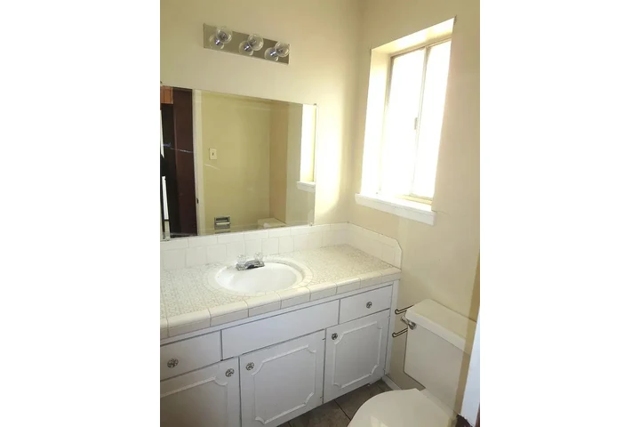 $1000 : 3 Y 2 HABITACIONES image 3
