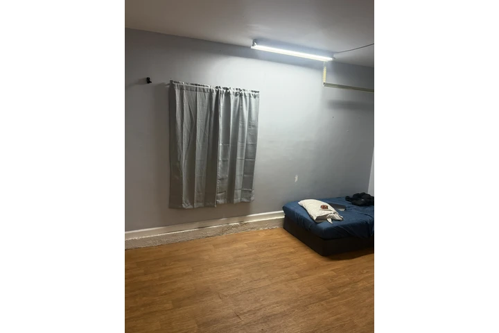 $1100 : Cuarto amplio image 3