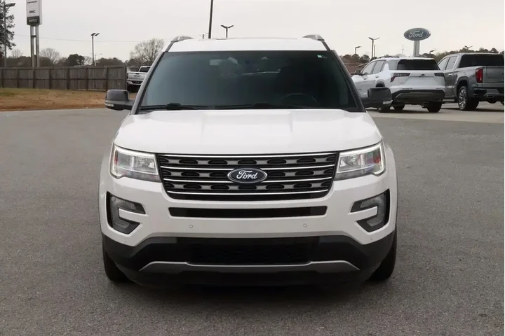 $15037 : Ford Explorer 2017 XLT 4dr S image 2