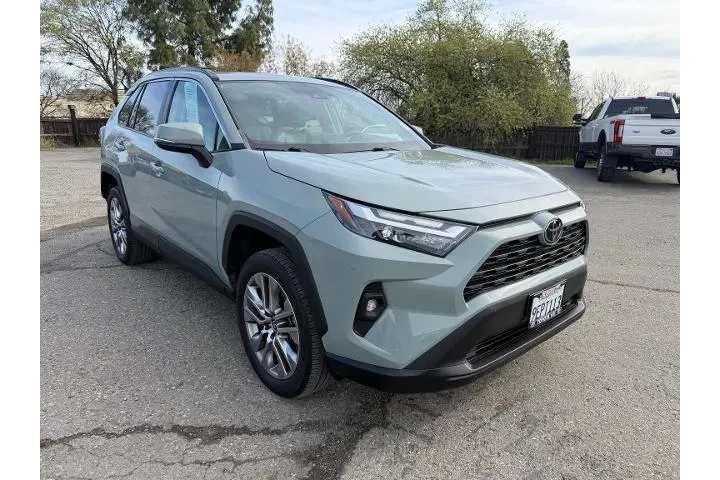 $32500 : Toyota RAV4 2022 AWD XLE Pre image 7