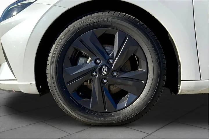 $16995 : Hyundai ELANTRA 2022 SEL 4dr image 10