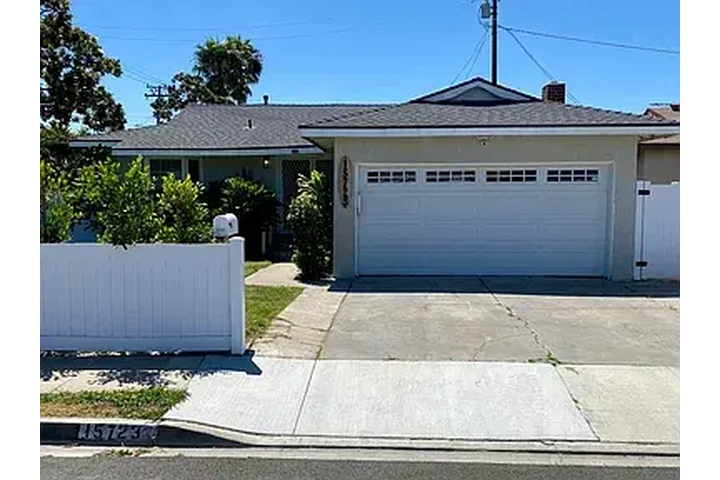 $2600 : Charming HOME IN LAWNDALE image 2