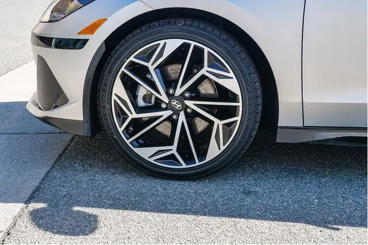 $26000 : Hyundai IONIQ 6 2023 AWD SEL image 10