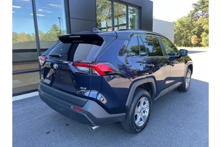$29650 : Toyota RAV4 2023 AWD XLE 4dr image 6
