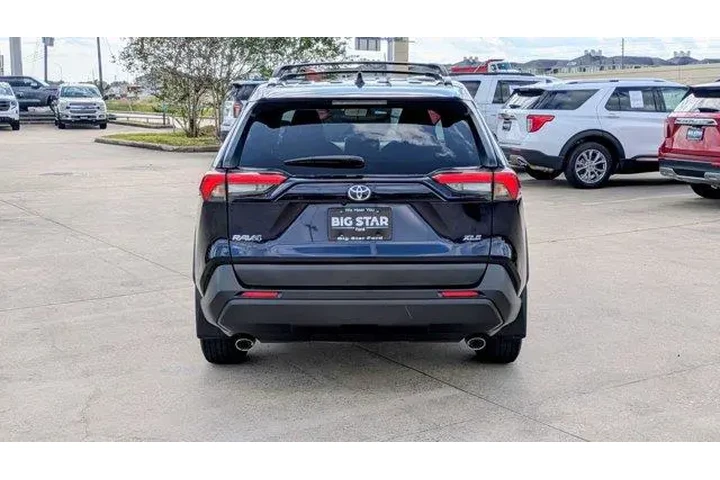 $25995 : Toyota RAV4 2023 XLE 4dr SUV image 4