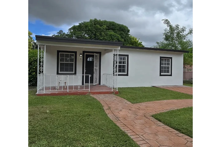 $1700 : North Miami 4 Bed & 2 Bath image 3