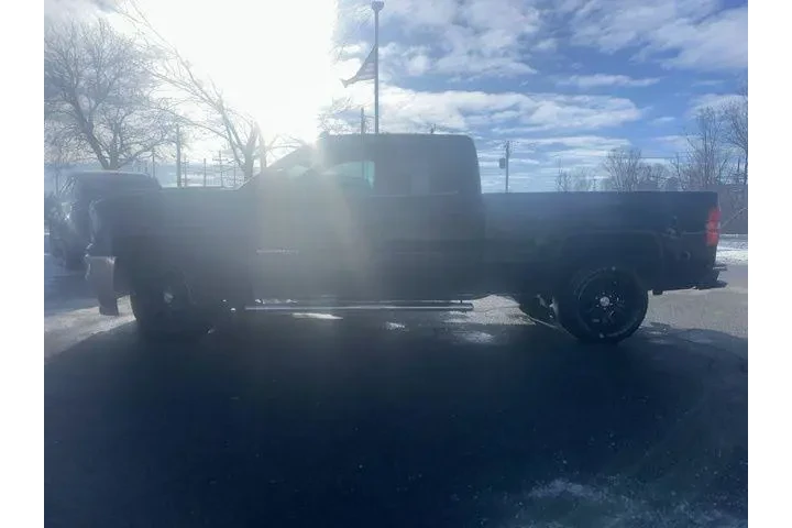 $26900 : GMC Sierra 1500 2018 4x4 SLE image 2