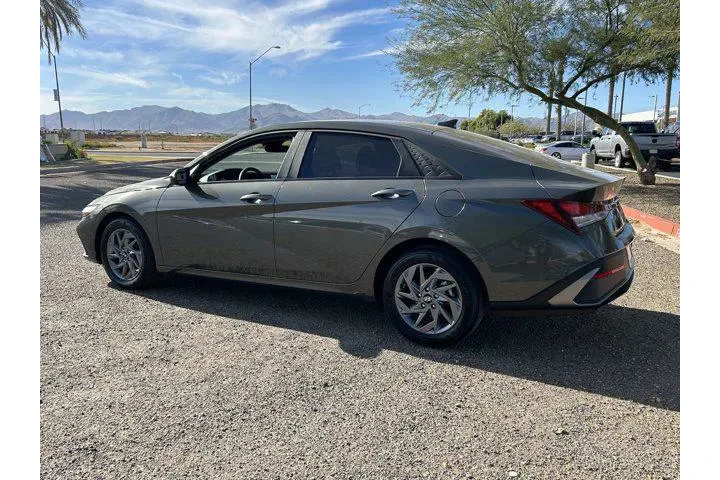 $18990 : Hyundai ELANTRA 2024 SEL 4dr image 7