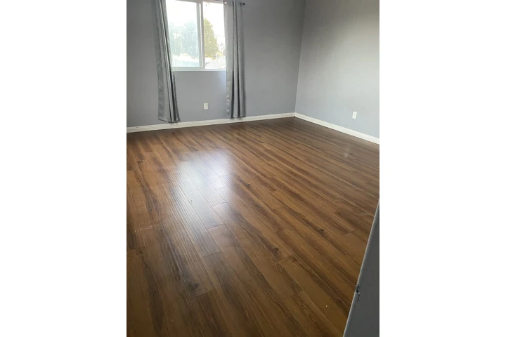 $1200 : Rento cuarto image 2