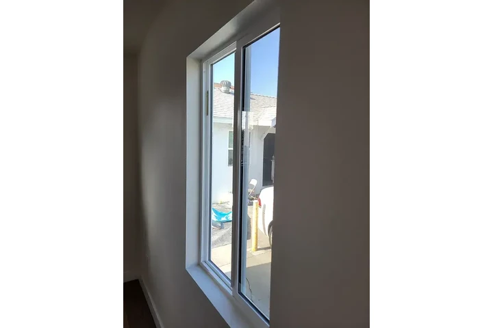 $1300 : Green Yard House image 6