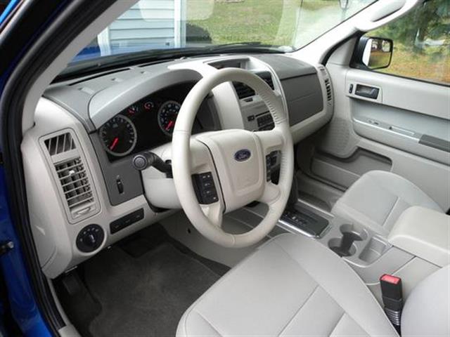$3500 : 2011 FORD ESCAPE XLT SUV image 4
