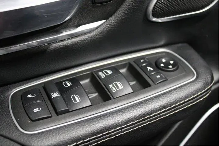 $39918 : Ram 1500 2022 4x4 Laramie 4d image 4