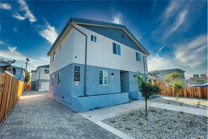 $3550 : Beautiful Home 3B/2B image 1