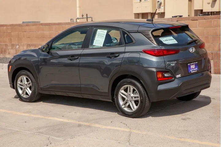 2021 Kona SE image 7