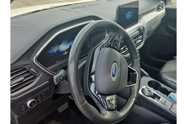 $18000 : Ford Escape Plug-In Hybrid 2 image 2