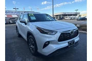 $38999 : Toyota Highlander 2024 LE 4d thumbnail