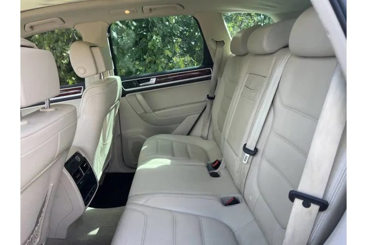 2012 Touareg image 6