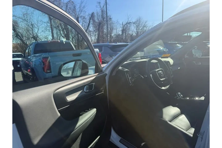 $32999 : Volvo XC40 2025 AWD B5 Plus image 6