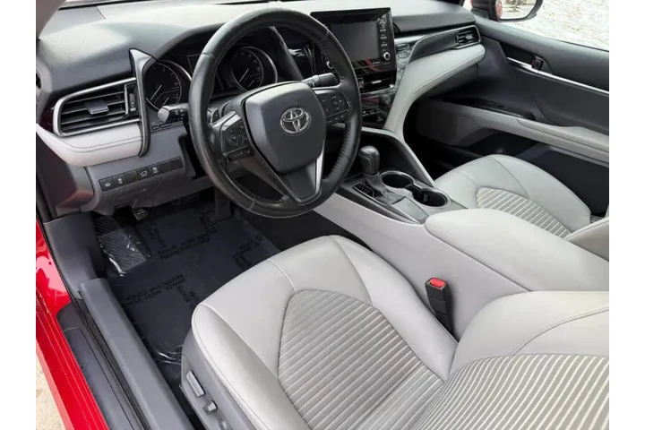 $17997 : 2021 Camry SE image 8