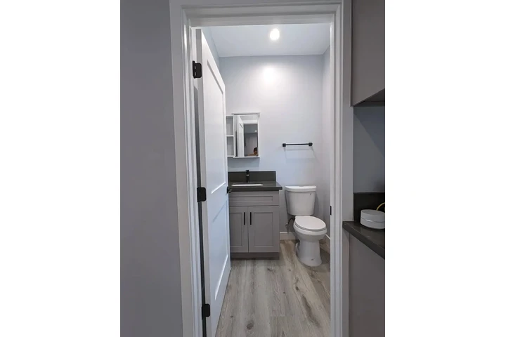 $3700 : Nice 3 bedroom house image 7