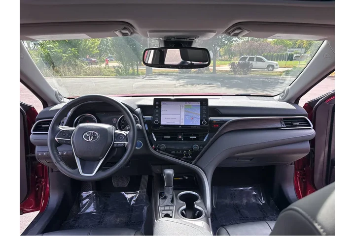 $27997 : Gold Certified2022 Camry Hybr image 4