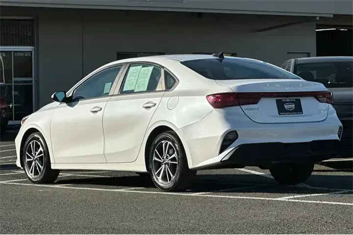 $15999 : Kia Forte 2023 LXS 4dr Sedan image 9