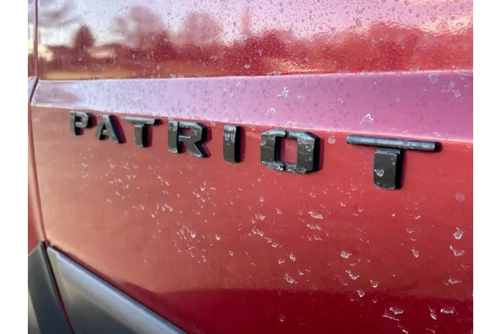 $5900 : 2015 Patriot Altitude Edition image 10