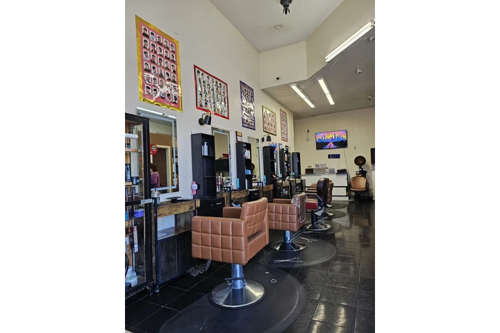 LUCKY'S BEAUTY SALON image 2