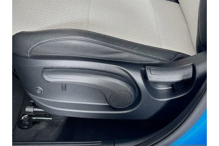 $23988 : Kia Soul 2024 GT-Line 4dr Cr image 8