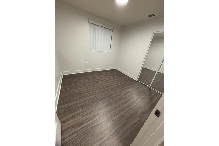 $1200 : Cuartos en renta image 1