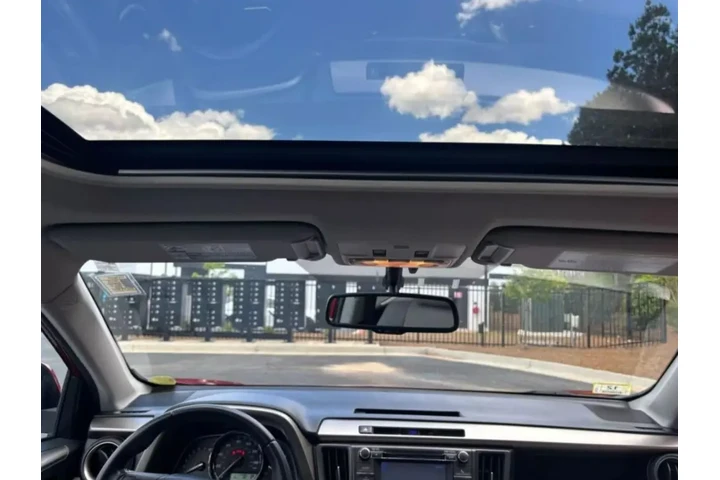 $4000 : Toyota Rav4 image 4