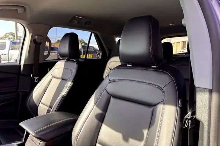 $33977 : Ford Explorer 2023 XLT 4dr S image 9