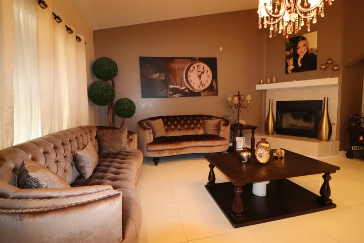$585000 : House For Sale in Victorville image 2