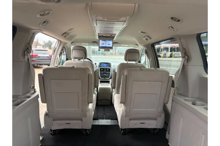 $5495 : 2011 Grand Caravan Crew image 8